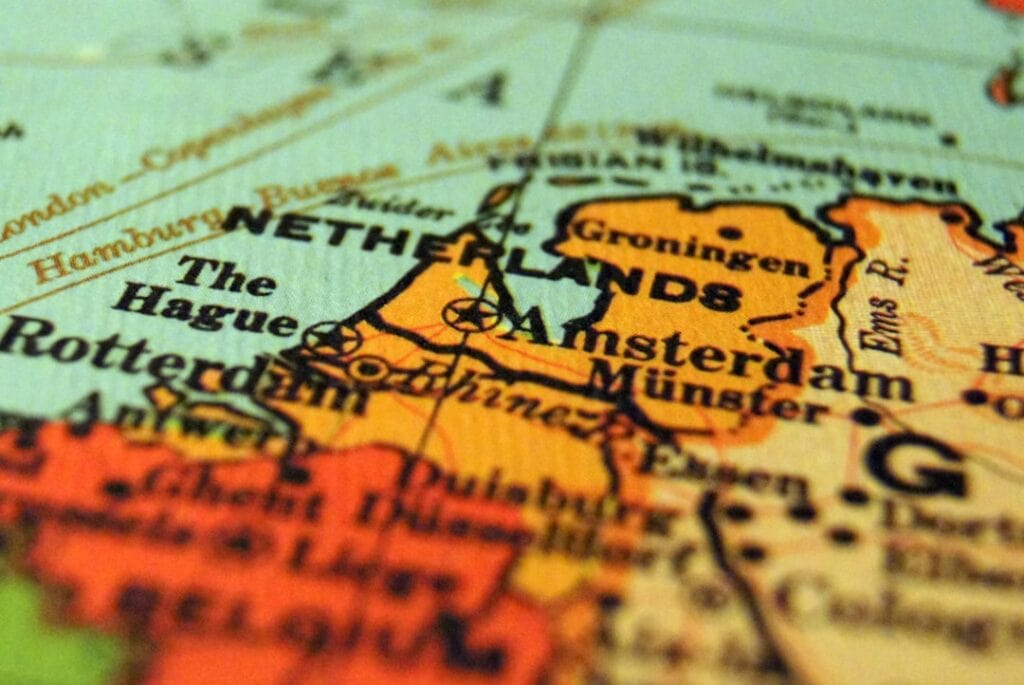 Map of the Netherlands highlighting Amsterdam and surrounding regions.