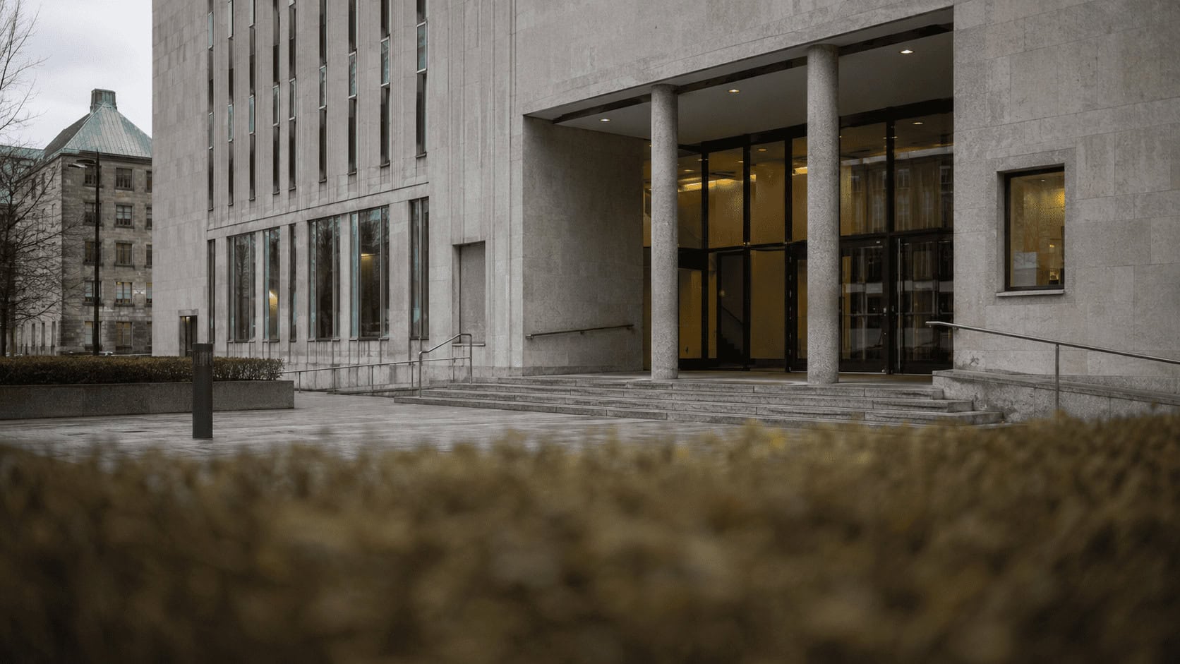 Stockholm courthouse exterior representing the Swedish antitrust ruling ordering Google to pay Klarna's PriceRunner damages